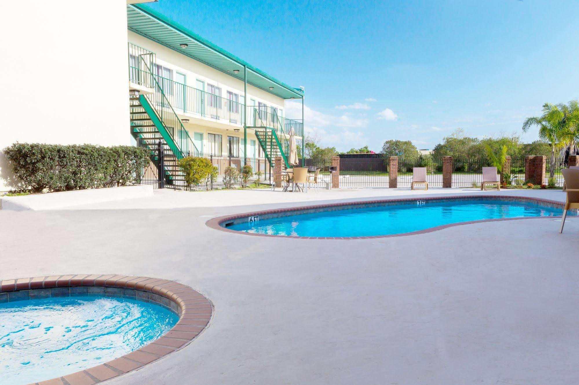 Marina Inn & Suites Chalmette-New Orleans Exterior photo